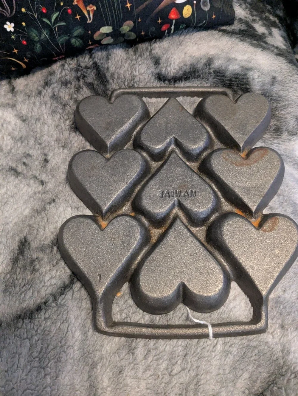 Cast Iron Heart-Shaped Mini  Muffin,Pancake & Treat Pan - Black